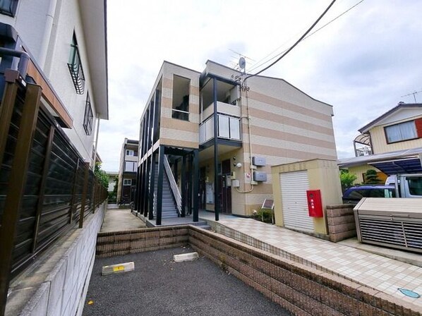 レオパレスパラディーゾの物件外観写真